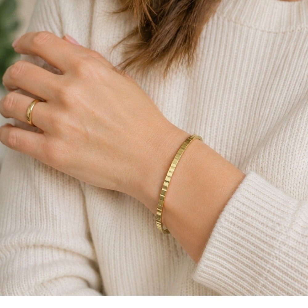 Crown Trifari Gold‎ Bangle Bracelet Minimalist Dainty Stackable Vintage